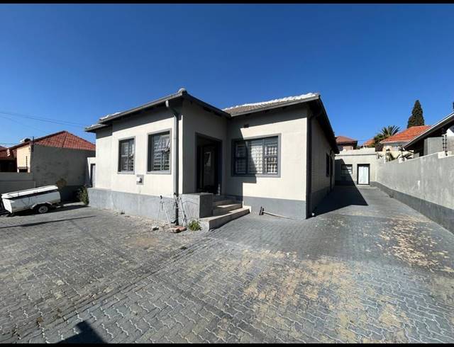 6 BEDROOM HOUSE FOR SALE IN ORANGE GROVE